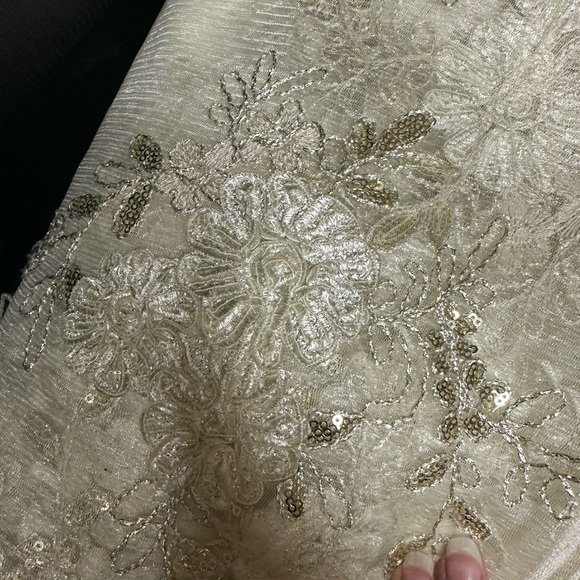 90” x 90” square table overlay - ivory and gold - Picture 3 of 3